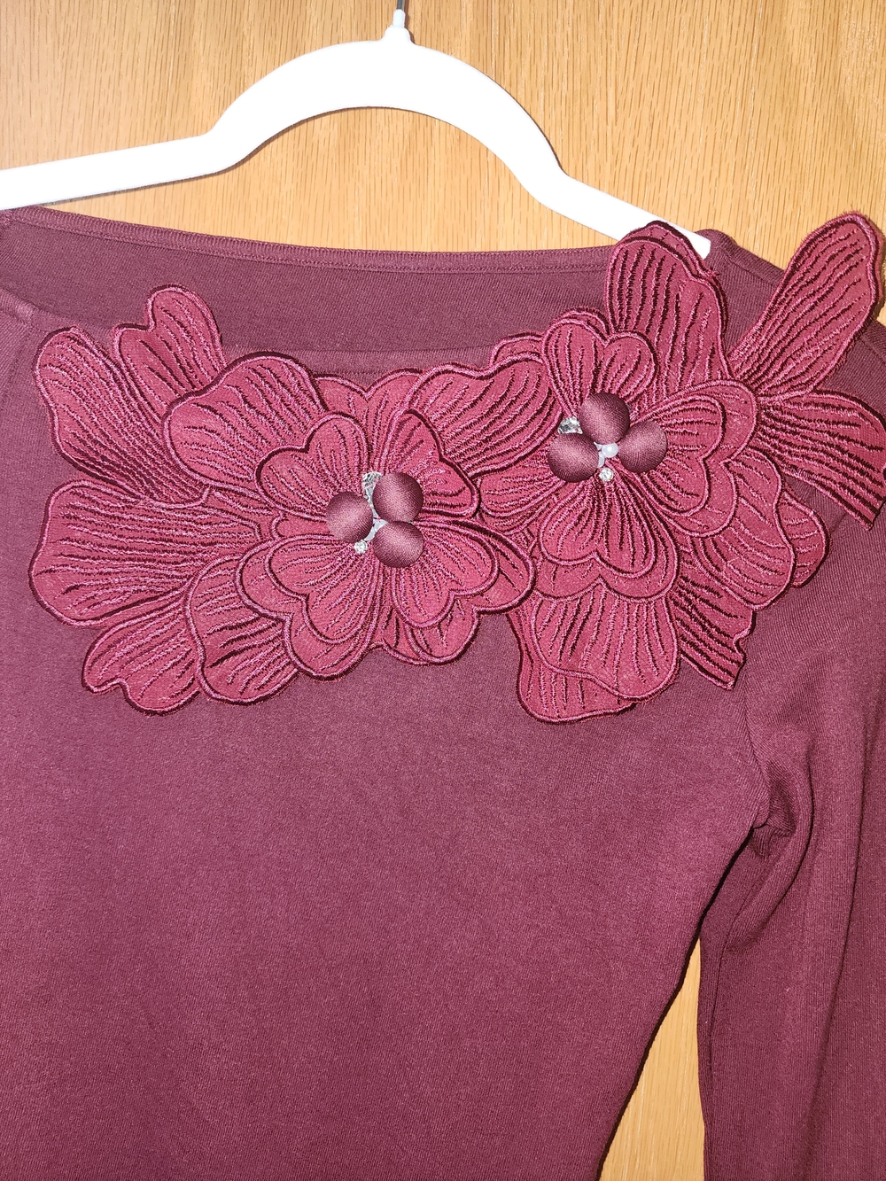 MWT $32 Commense One-Shoulder Floral Appliqué Top - Burgundy X-Small - Picture 3 of 7